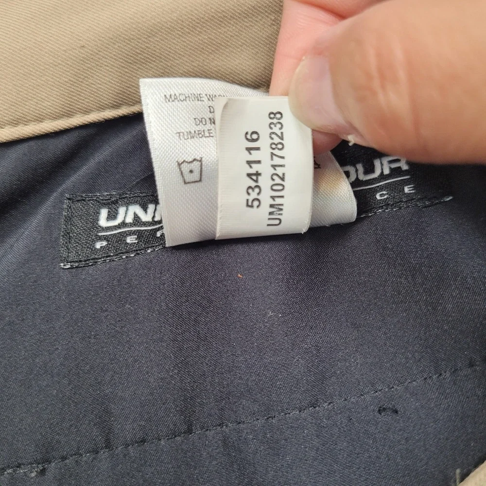 Under Armour Performance Mens 38R Khaki Tan Pleated Golf Shorts